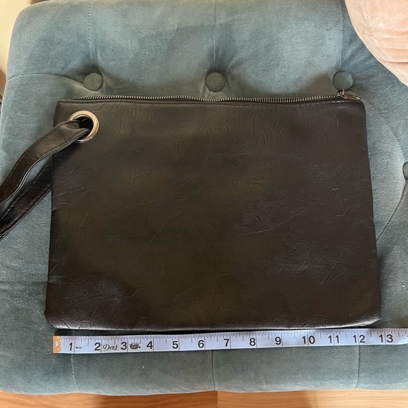 DolceNa Oversized black clutch 13x9.5 - Picture 2 of 2
